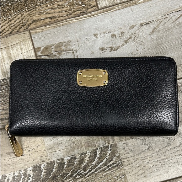 Michael Kors Black Wallet with Gold Details - Picture 1 of 10